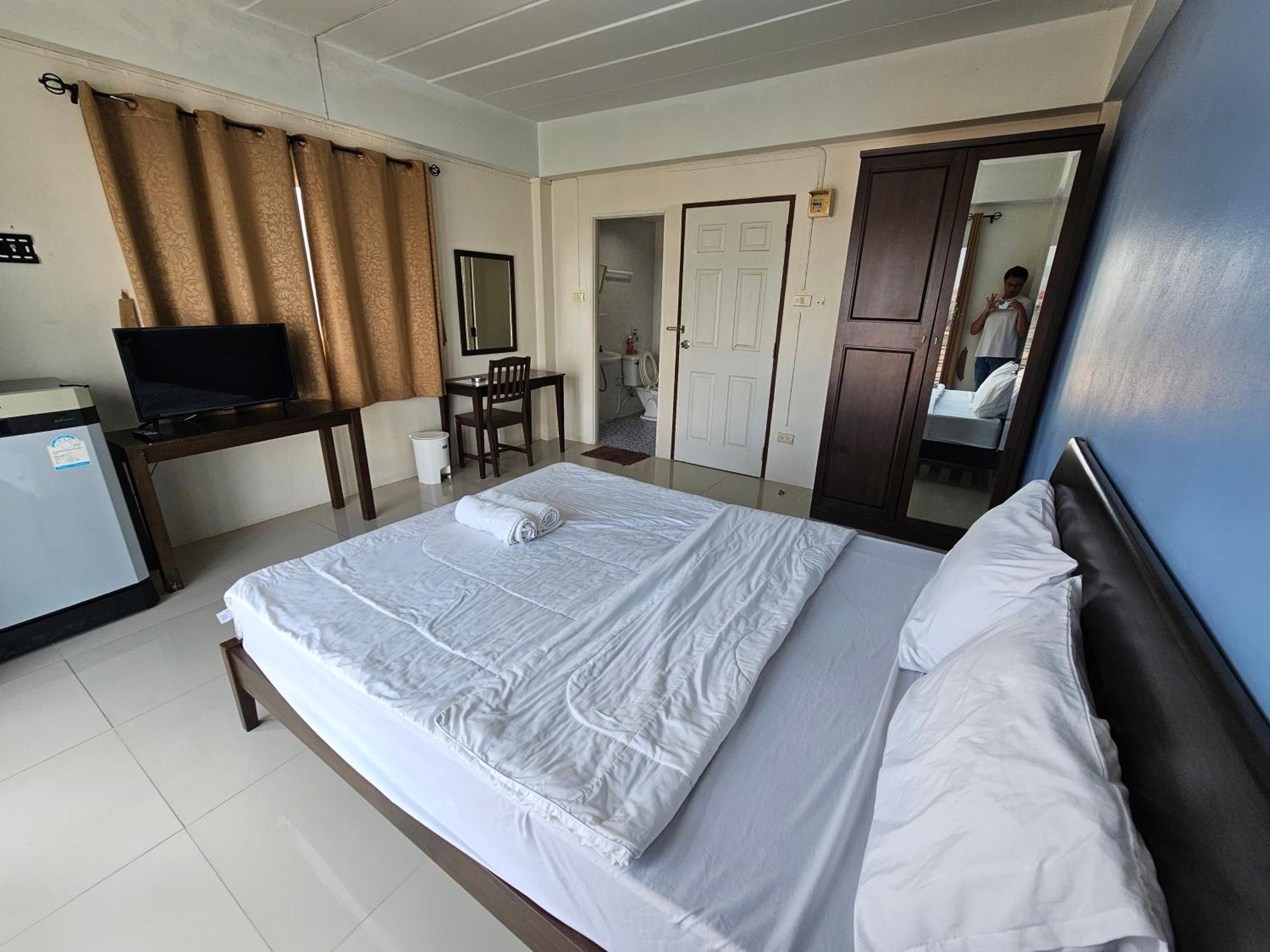 Si Fah At Bangsaen Hotel Ban Rong Khoei Eksteriør billede